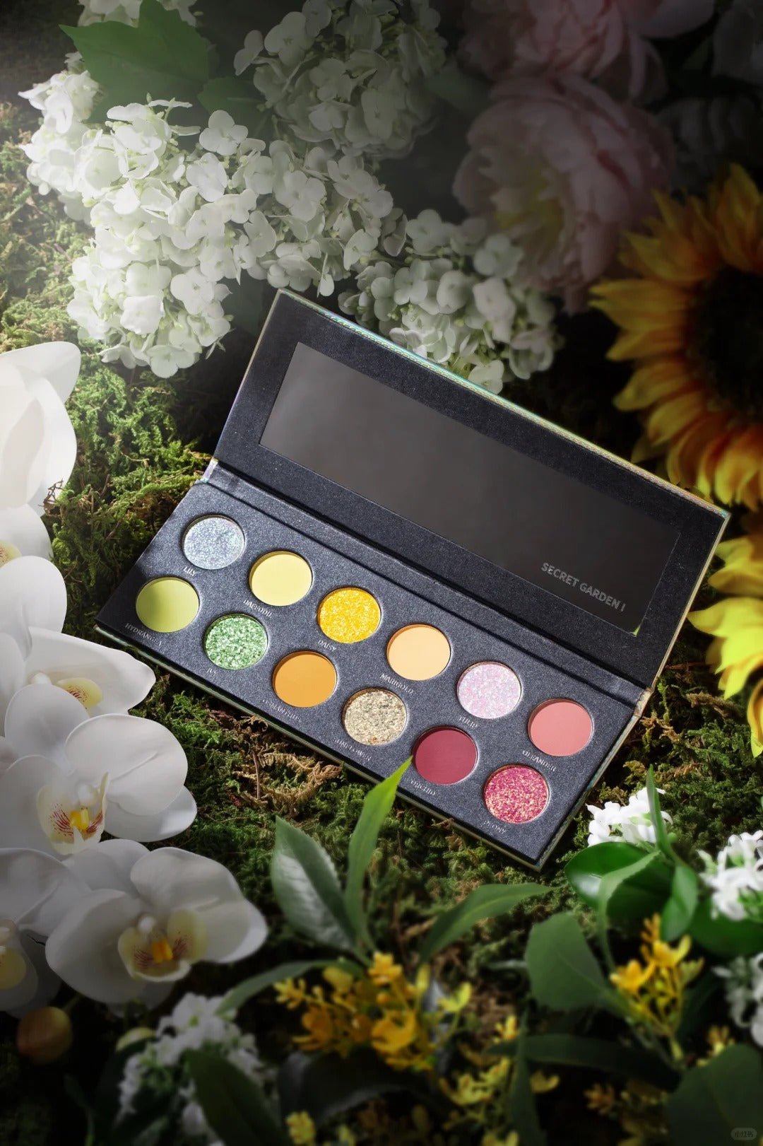 KRYPTEIN COSMETICS 12-Color Chameleon Eyeshadow Palette Secret