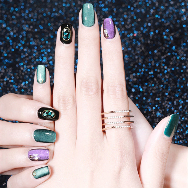 How To Create Amazing Semi-circular Cat Eye Nails in 5 Steps