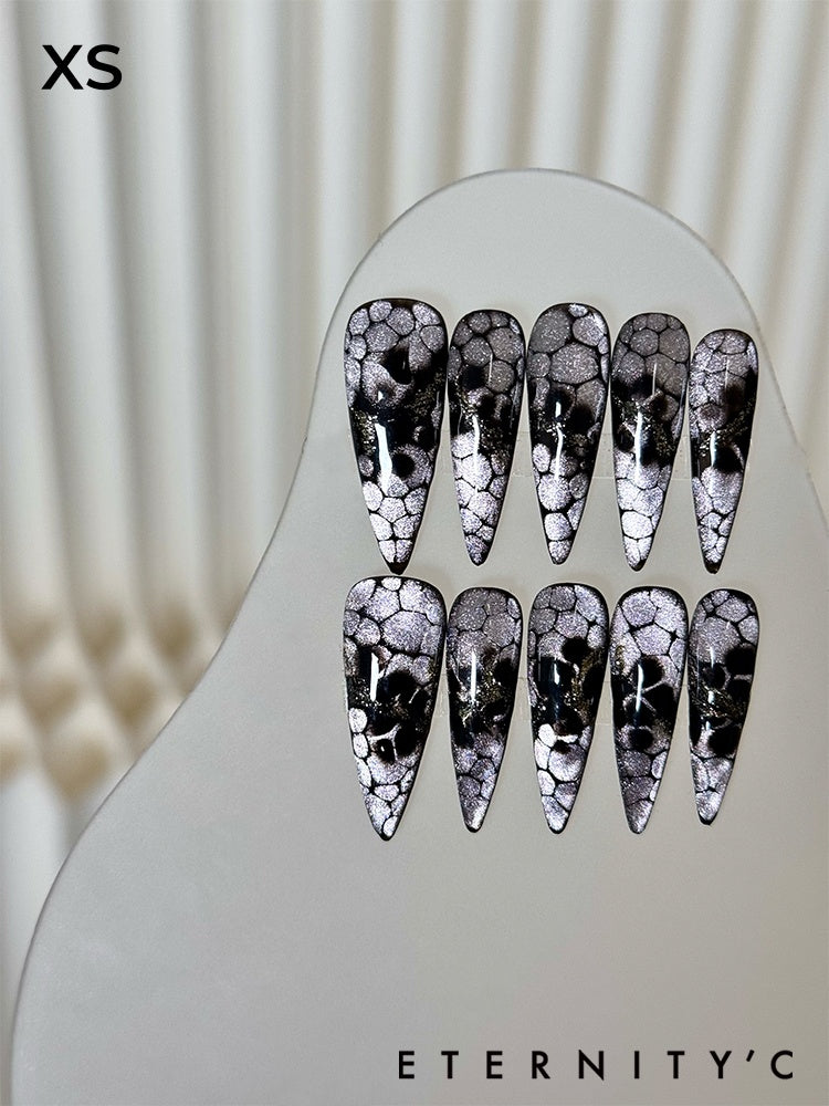 ETERNITY'C Handmade Custom Shining Lizard Pressed On Wearable Nails T4990