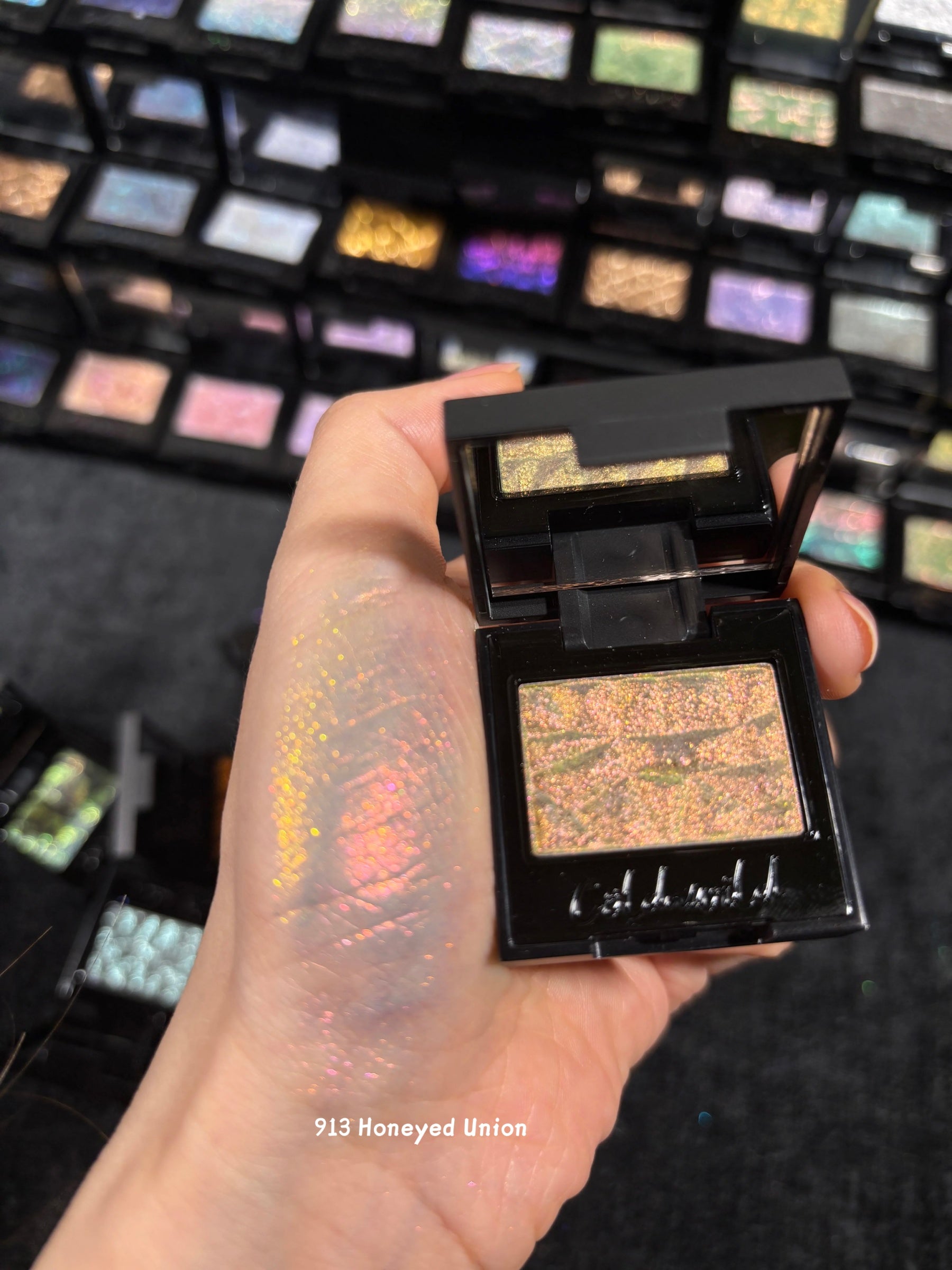 Cold N Wild Fluttering Heart Collection Super Chameleon Eyeshadow T5658