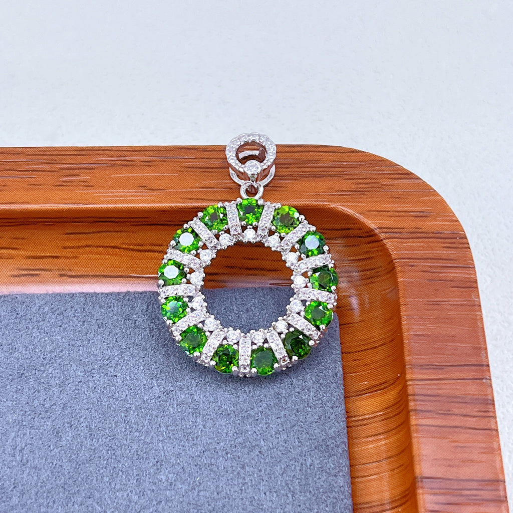 S925 Platinum-Plated Diopside Gemstone Silver Pendant for Women T3394