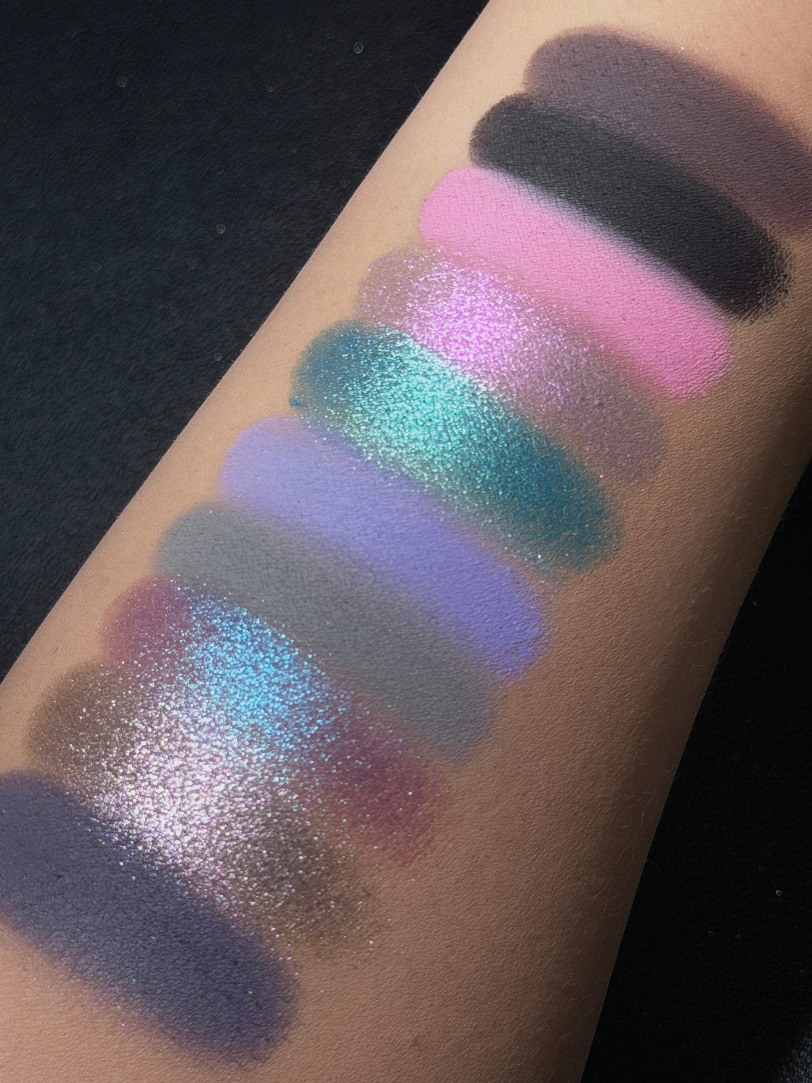 ROINGNEAO Dream Swallow Ballet Smoky Eyeshadow Palette T5934