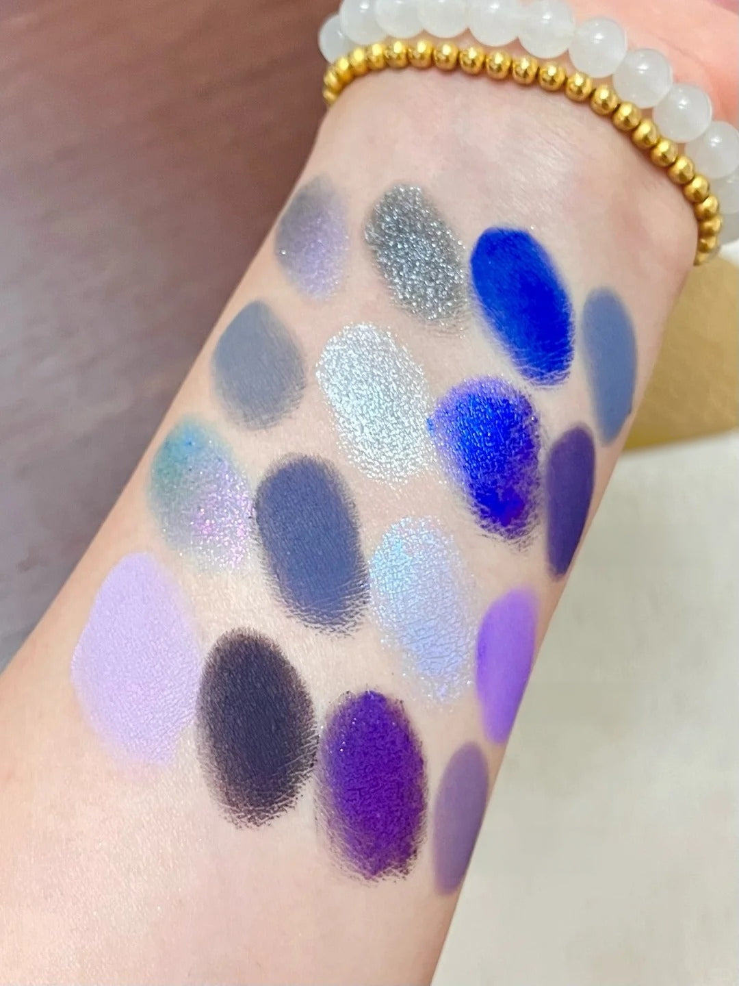 QianYan Fall into Forbidden Garden Collection 16-color Eyeshadow Palette T6023
