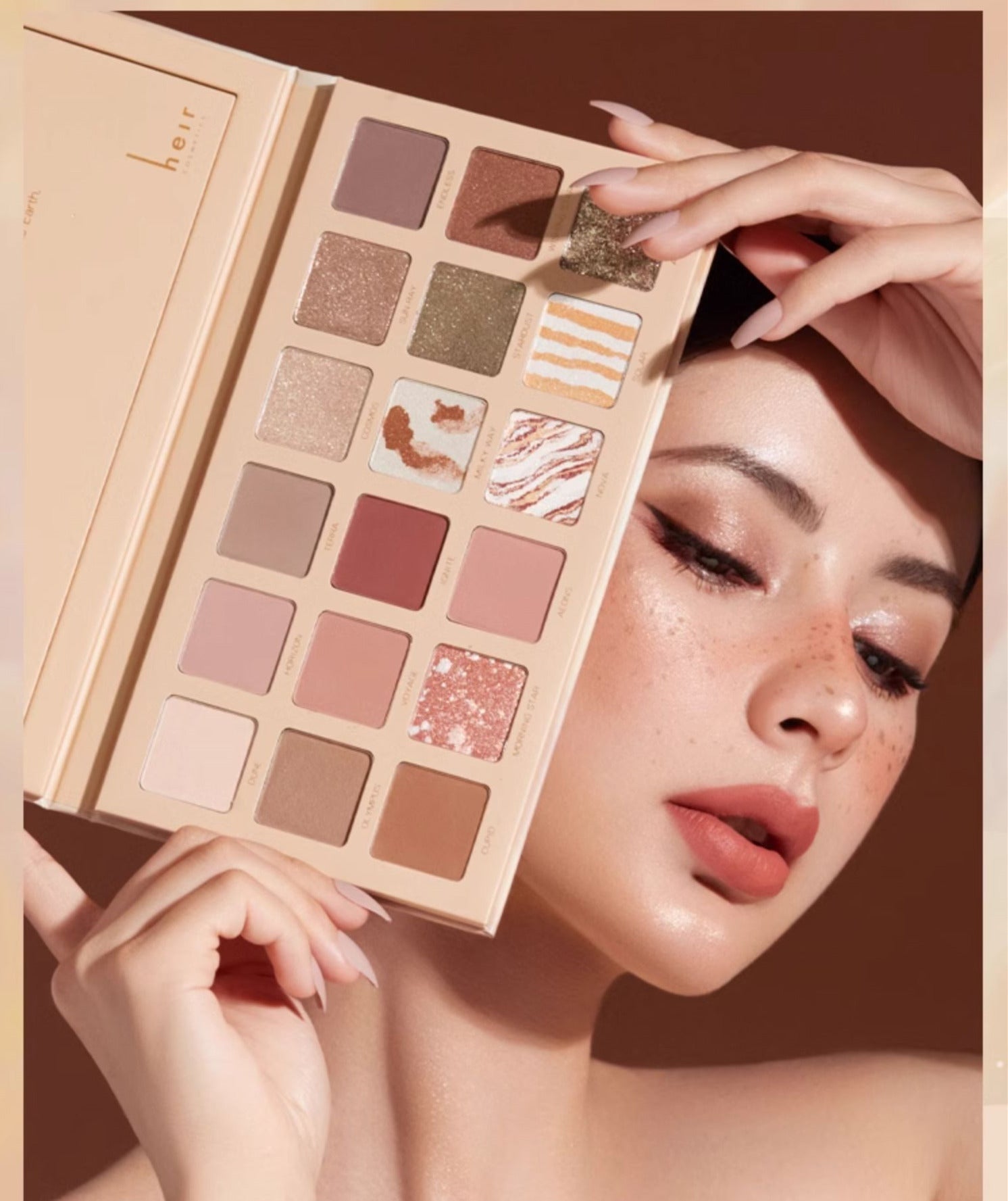 Heir A Date On Jupiter 18 Colors Eyeshadow Palette T3863