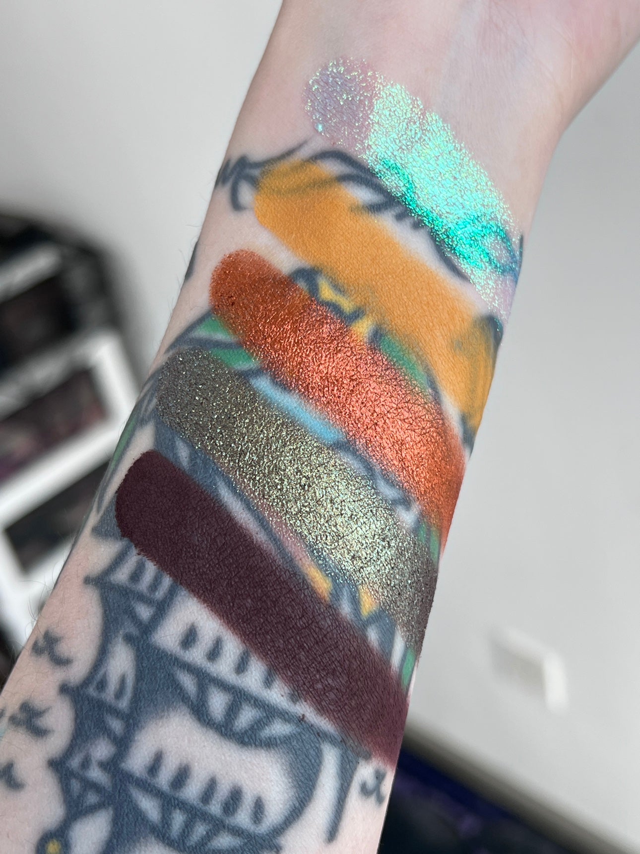 SHELLWE MAKEUP Wulfa Chameleon Eyeshadow Palette T3931