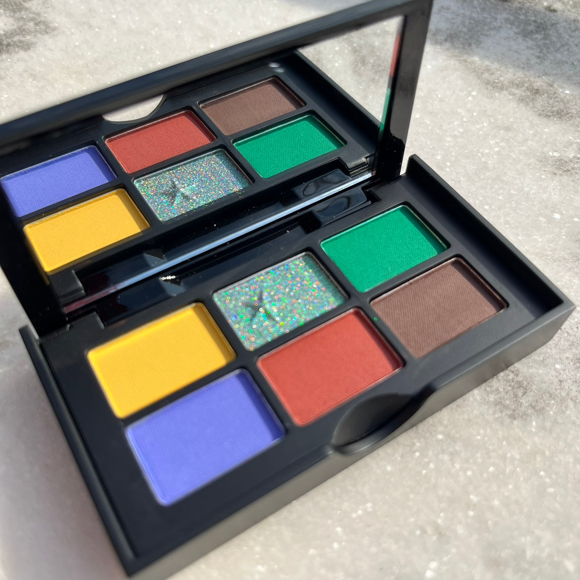 Cold N Wild Dunhuang 6-Color Eyeshadow Palette T3895