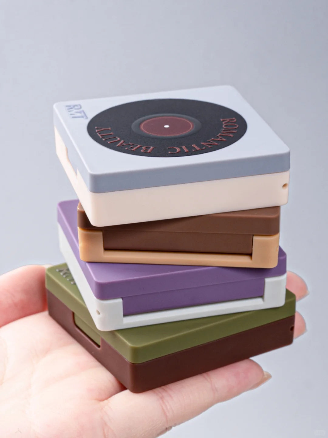 ROMANTIC BEAUTY Vinyl Record 4 Color Eyeshadow Palette T3882