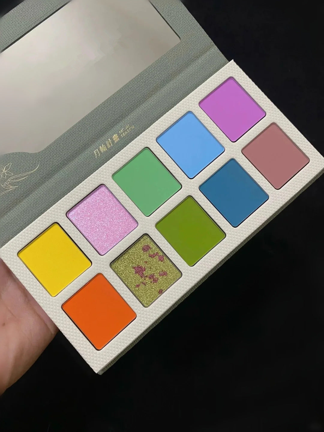 DRAMO Moon Season Eyeshadow Palette 004 Bouquet T3859