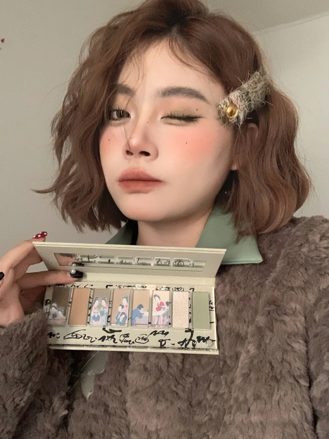 COLORROSE Artist's Fantasy 8-Color Eyeshadow Palette T3831