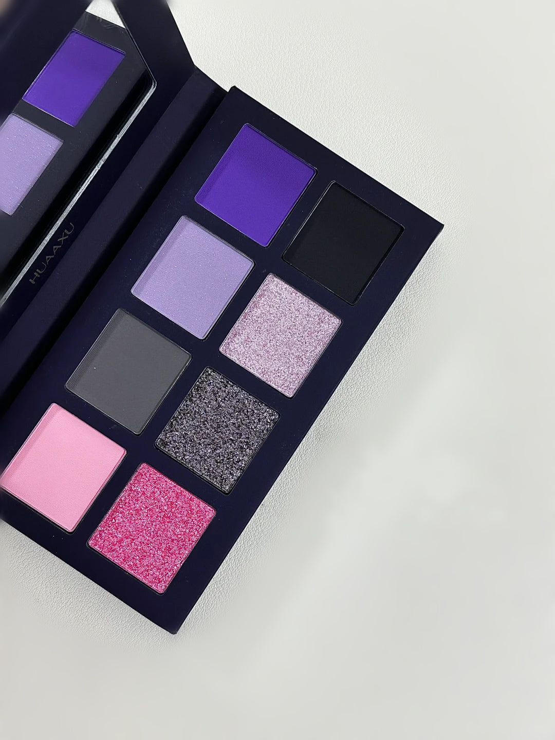 HUAXU Wonderful World 8-Color Eyeshadow Palette T3849