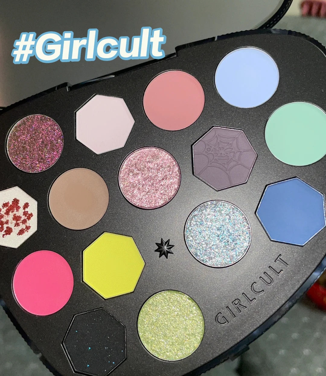Girlcult Love In Dream 15-Color Chameleon Eyeshadow Palette T3830