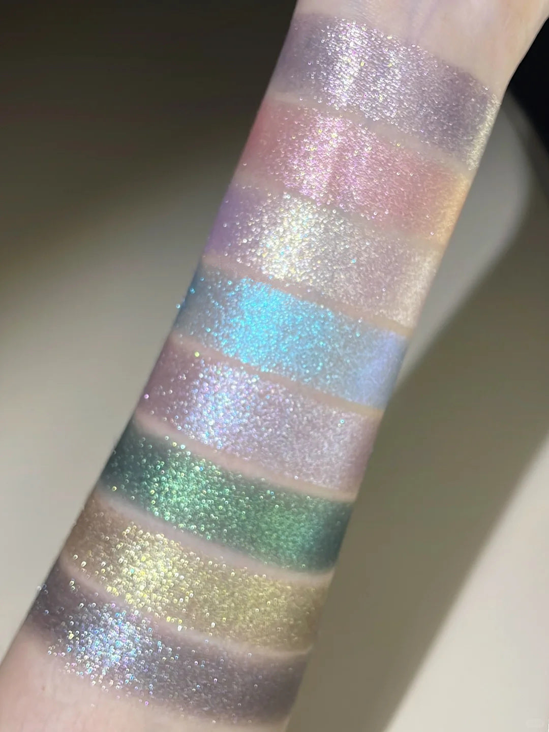 QianYan Cosmic Mind 16-Color Holographic Eyeshadow Palette T3871
