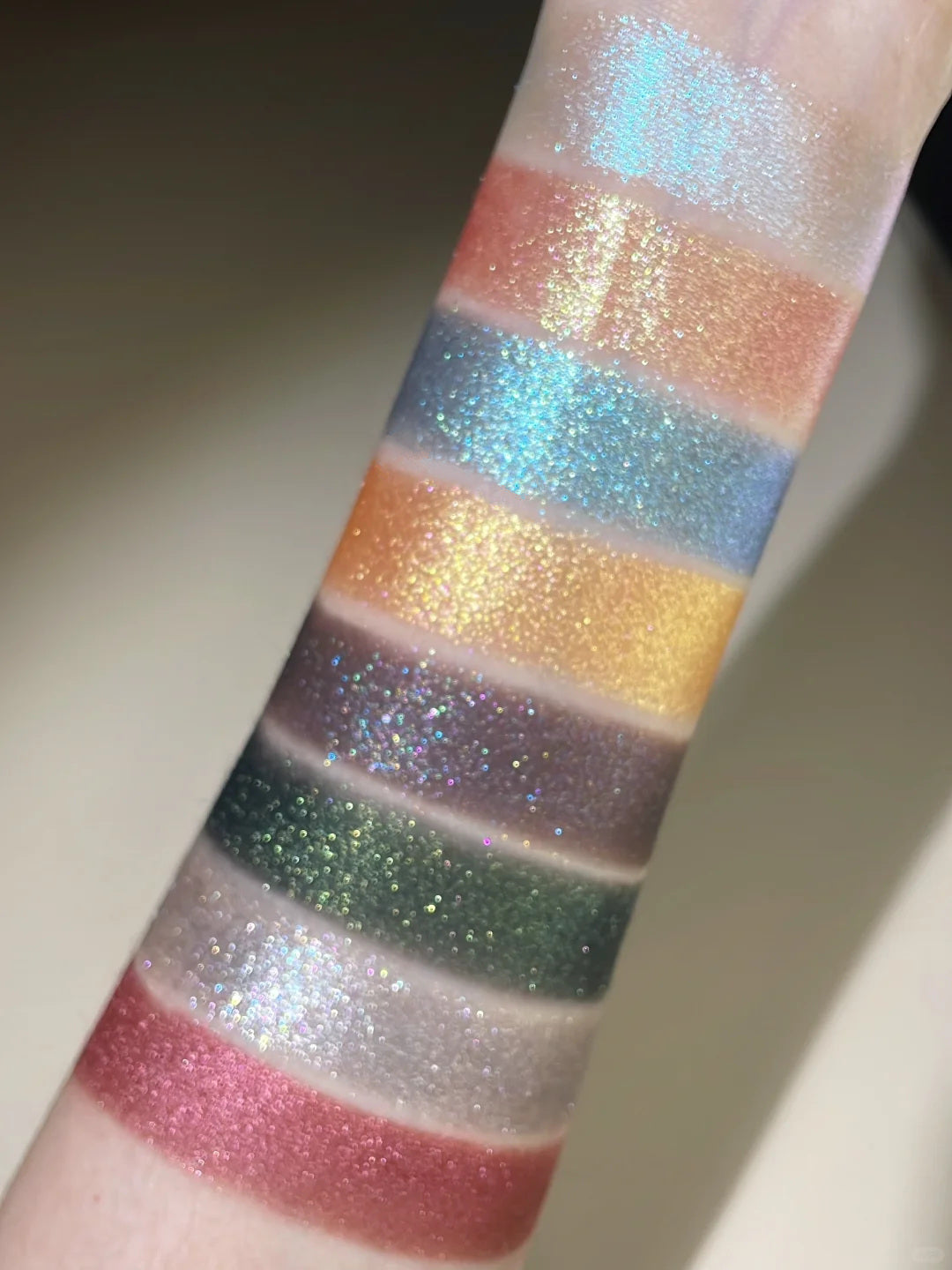 QianYan Cosmic Mind 16-Color Holographic Eyeshadow Palette T3871