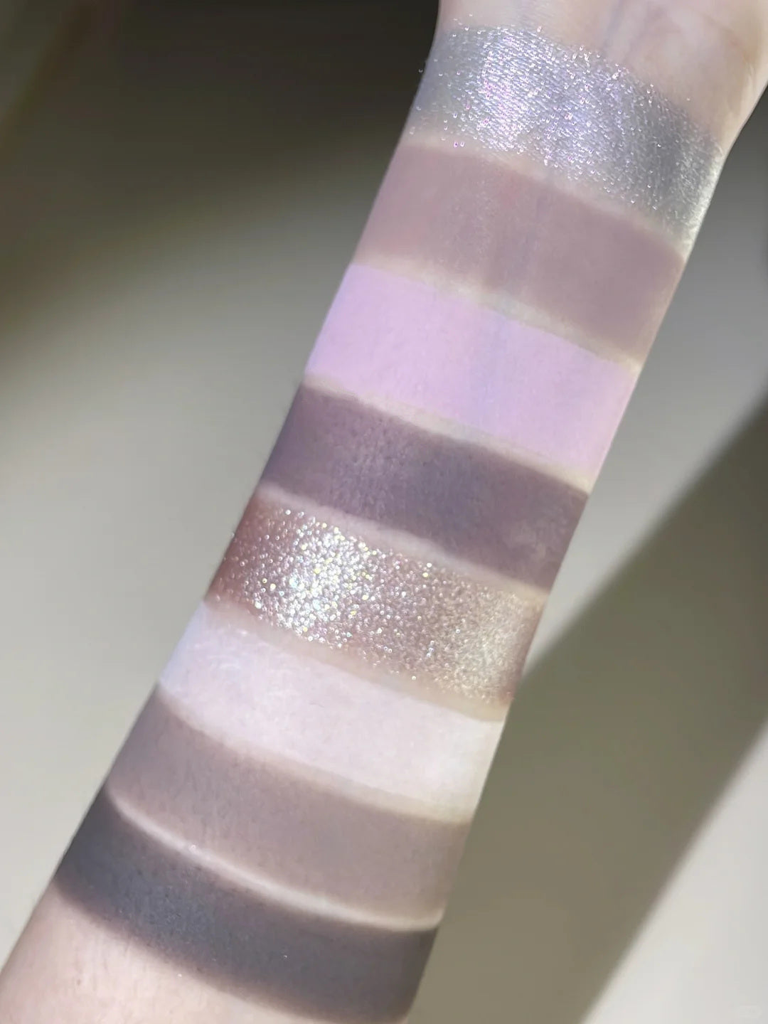 QianYan Cosmic Mind 16-Color Holographic Eyeshadow Palette T3871