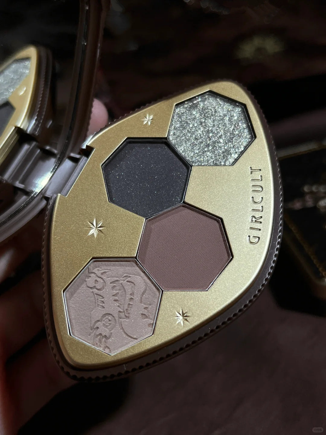 Girlcult Gold Digger Belle Series Fantasy Chameleon Eyeshadow Palette T3971