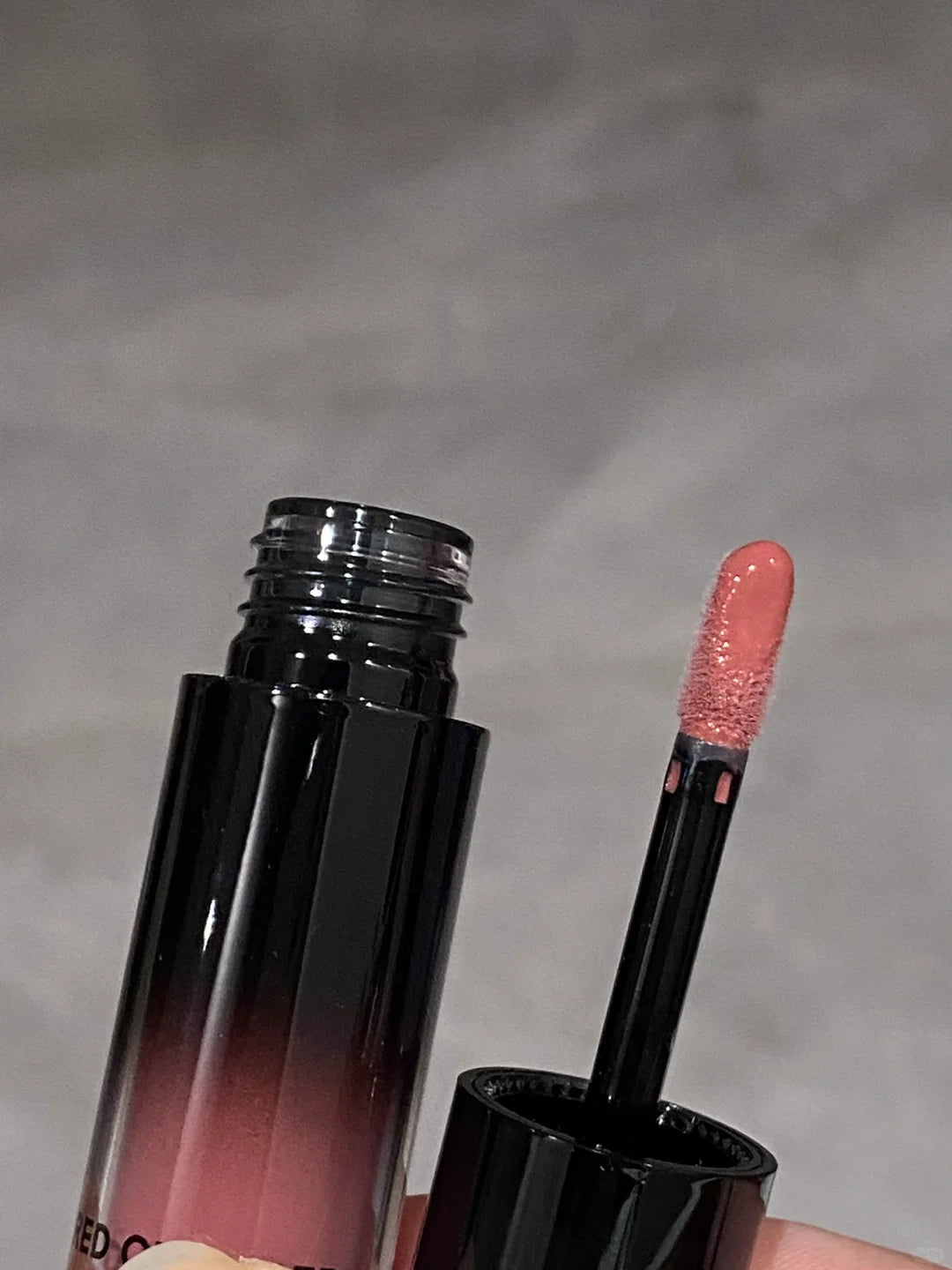 سائل مكياج متعدد الاستخدامات من ريد تشامبر لأحمر الخدود وظلال العيون وأحمر الشفاه T4000