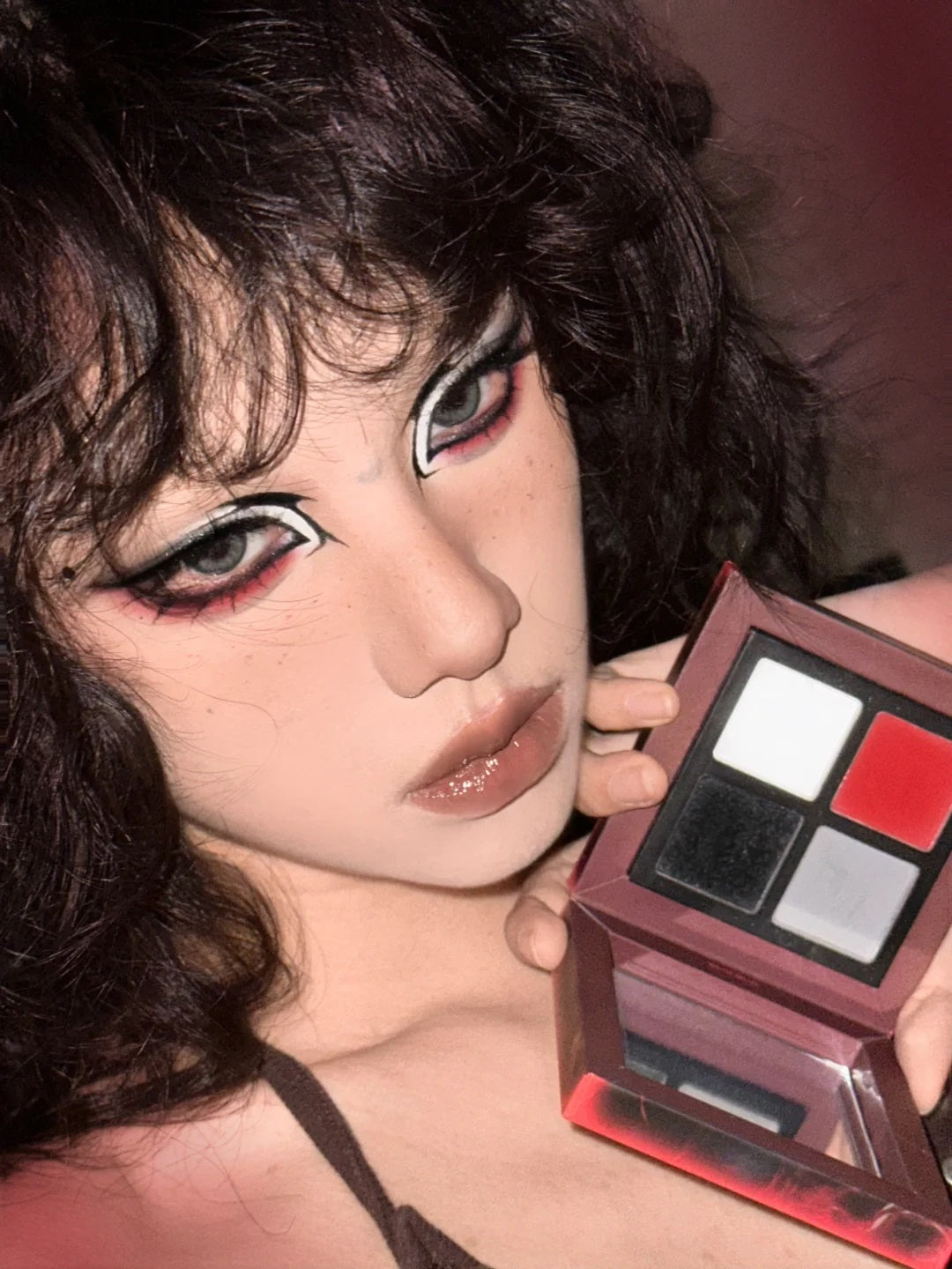 EXILEJOY Temperature Difference 99℃ 4-color Eyeshadow Palette T4028