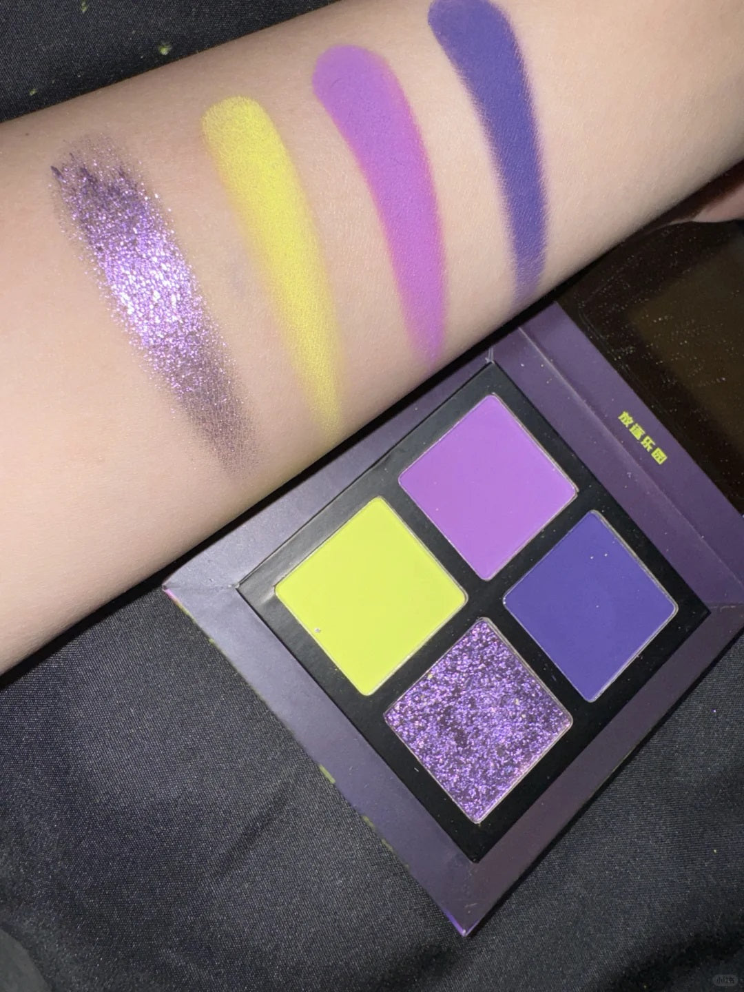 EXILEJOY Temperature Difference 77℃ 4-color Eyeshadow Palette T4026