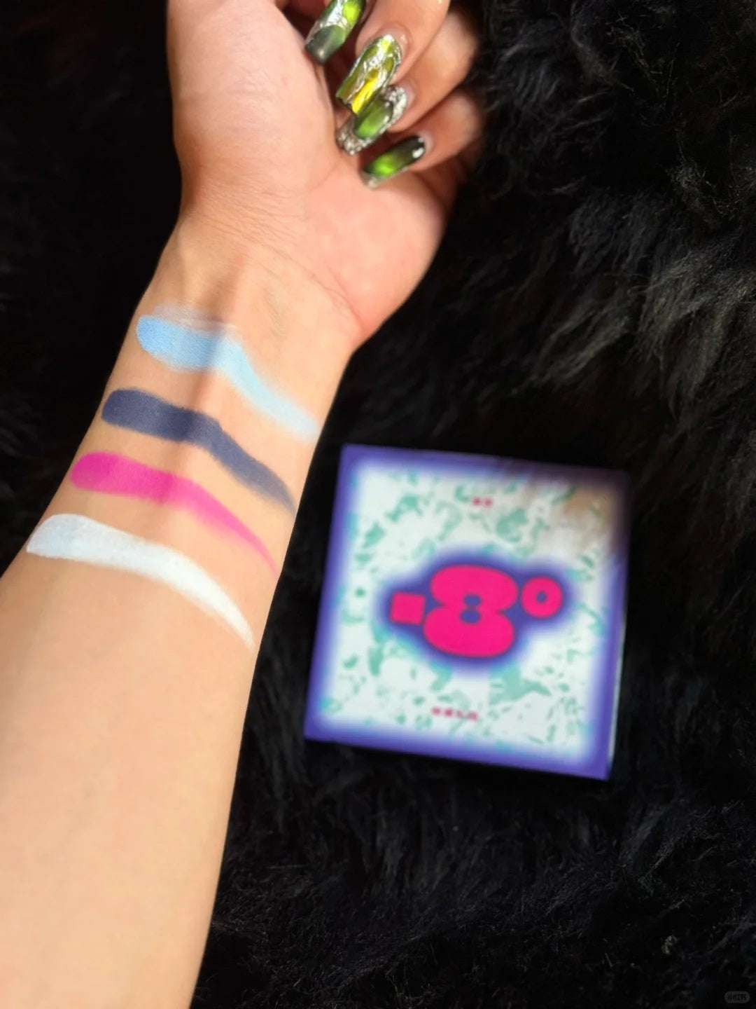 EXILEJOY Temperaturforskel -8℃ 4-farvet øjenskyggepalette T4027