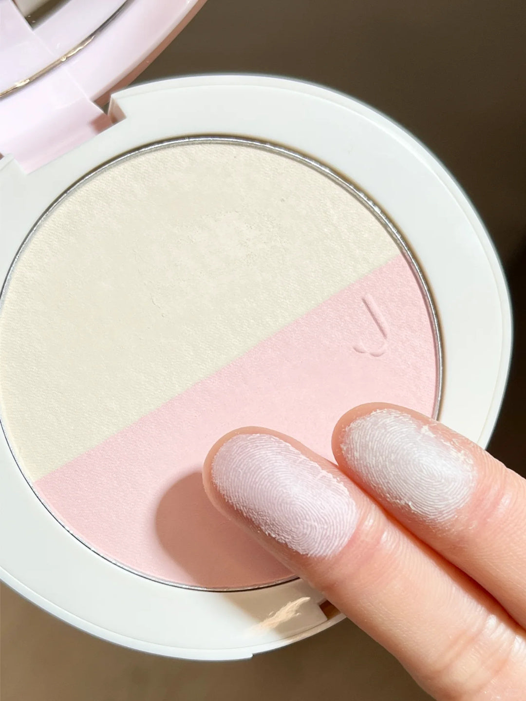 JOOCYEE Two-Tone Multi-Use Fill Light Presseed Powder T3791