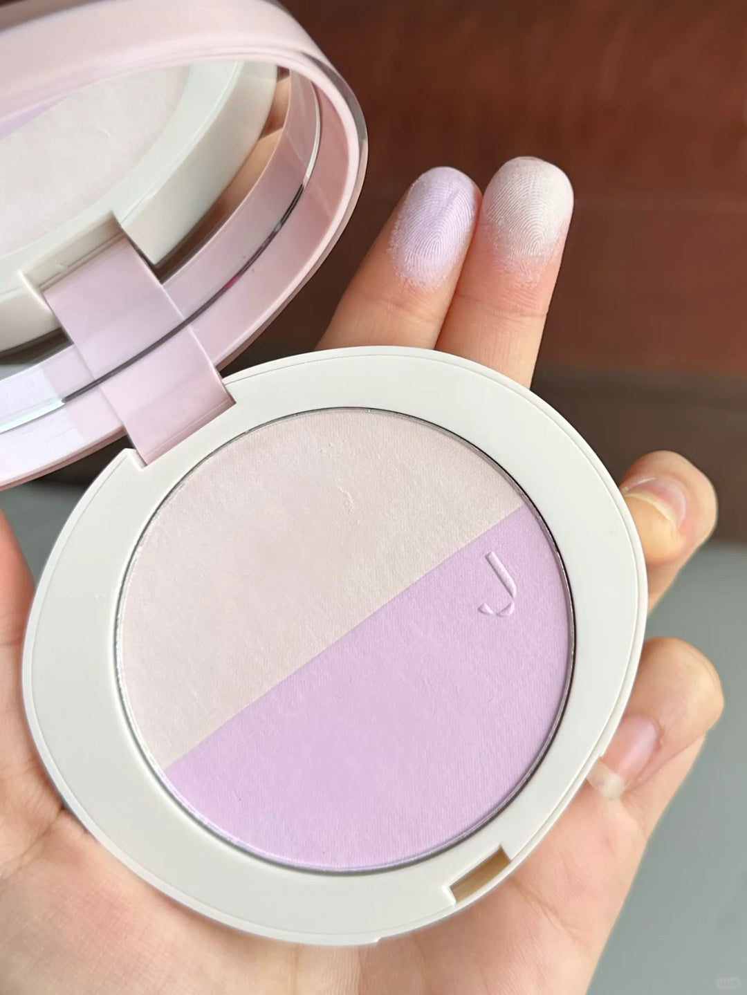 JOOCYEE Two-Tone Multi-Use Fill Light Presseed Powder T3791