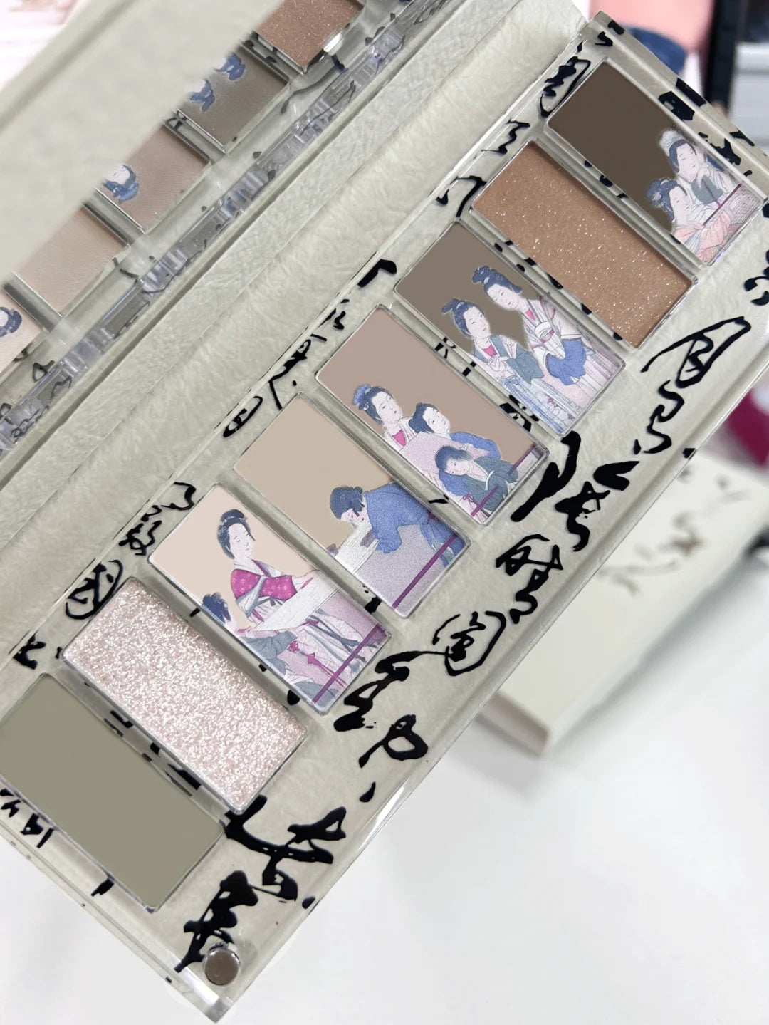 لوحة ظلال العيون "أرتيست فانتسي" من كولور روز، 8 ألوان، T3831