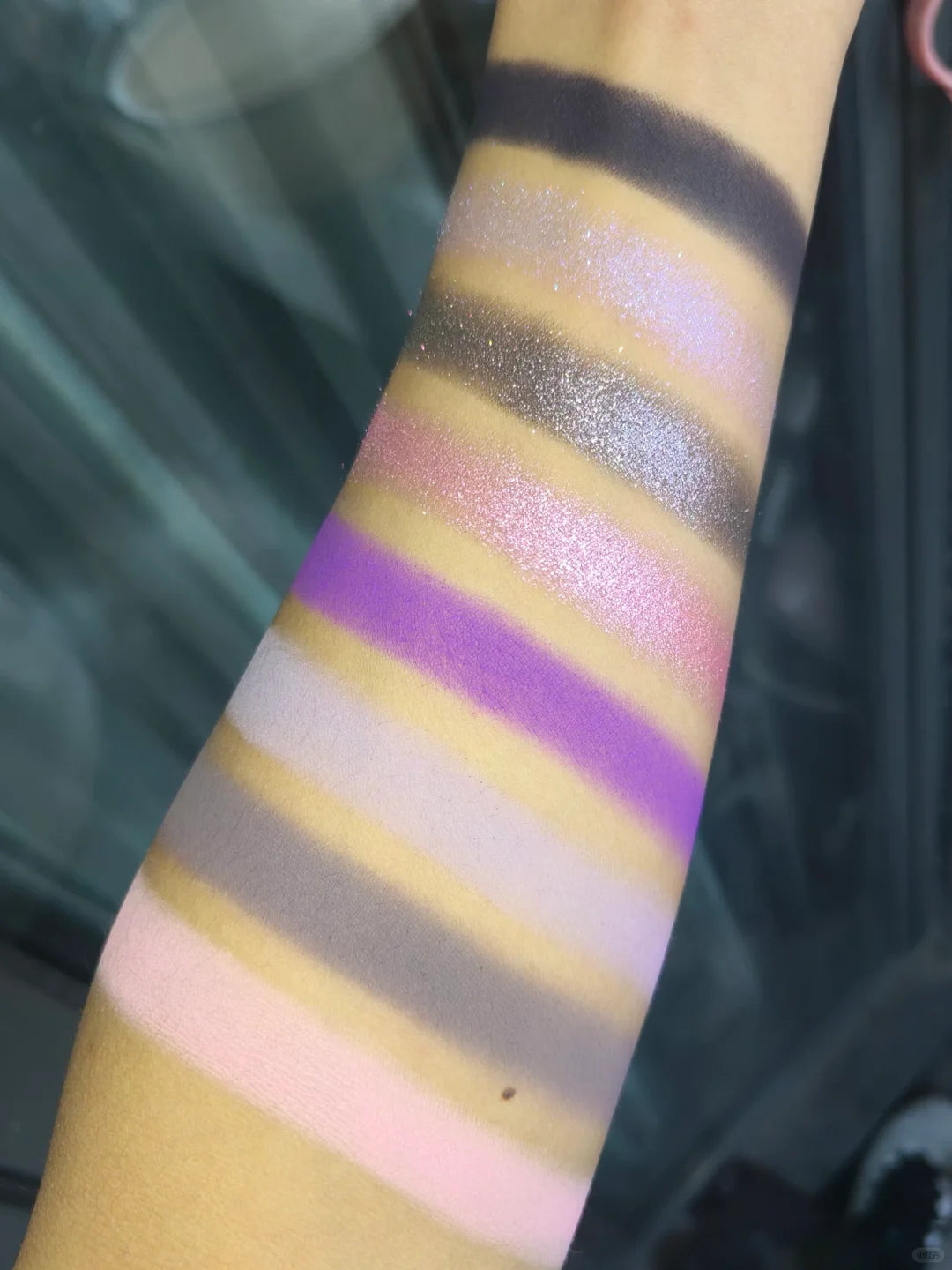 HUAXU Wonderful World 8-Color Eyeshadow Palette T3849