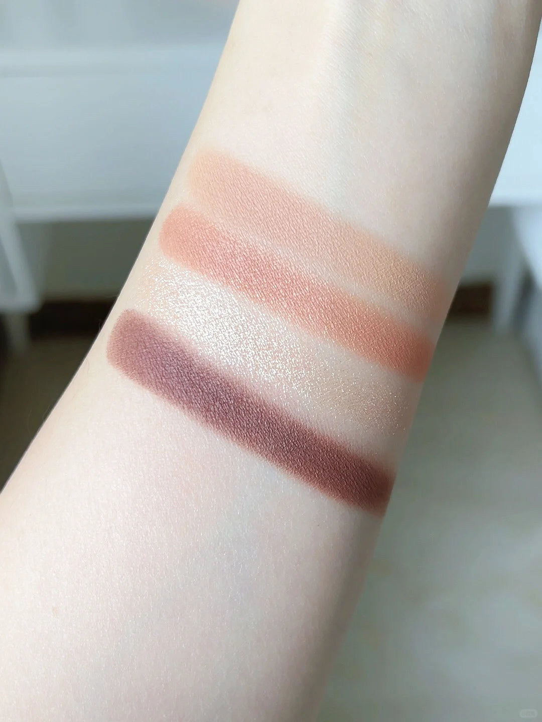 ROMANTIC BEAUTY Pink Bubble 4 Color Eyeshadow Palette T3881
