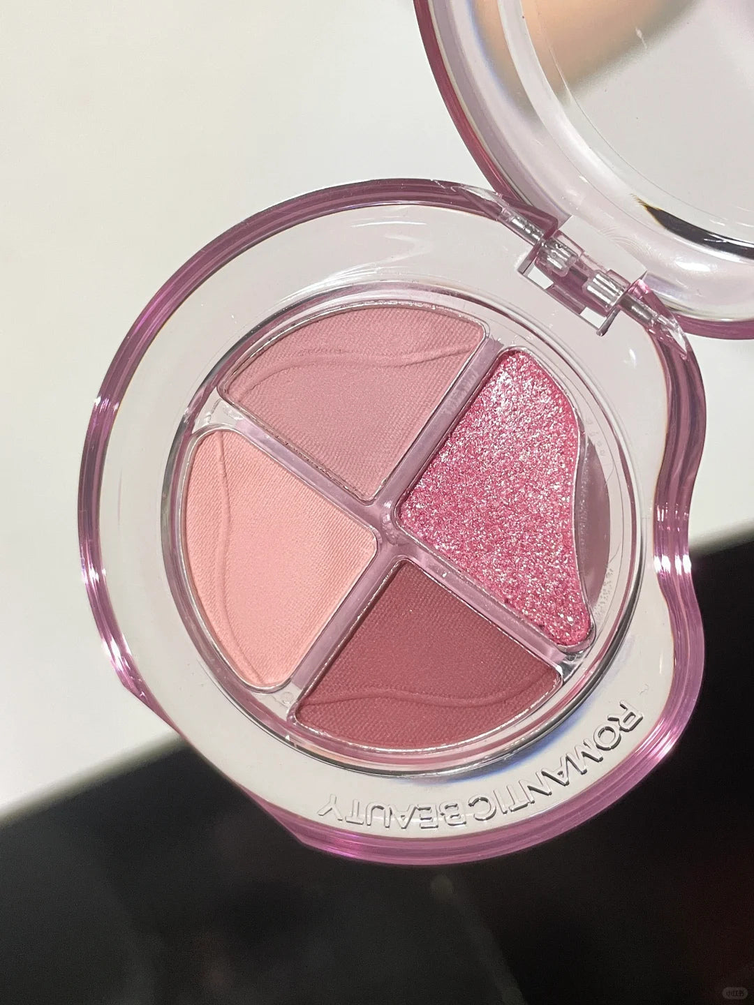 ROMANTIC BEAUTY Pink Bubble 4 Color Eyeshadow Palette T3881