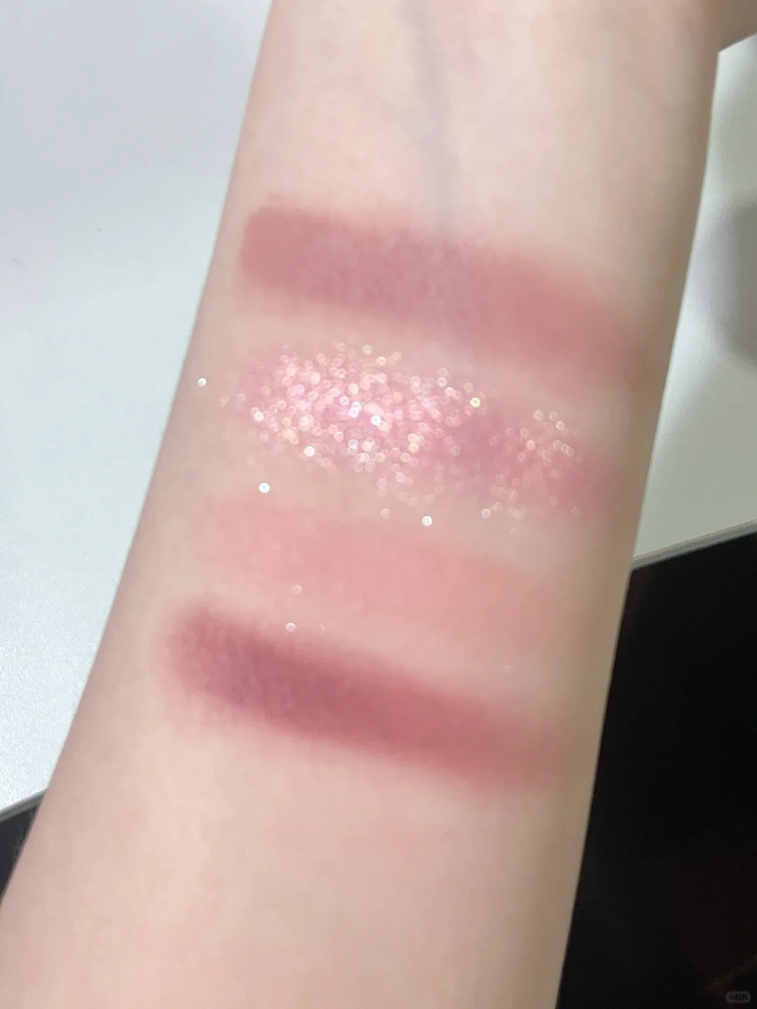 ROMANTIC BEAUTY Pink Bubble 4 Color Eyeshadow Palette T3881