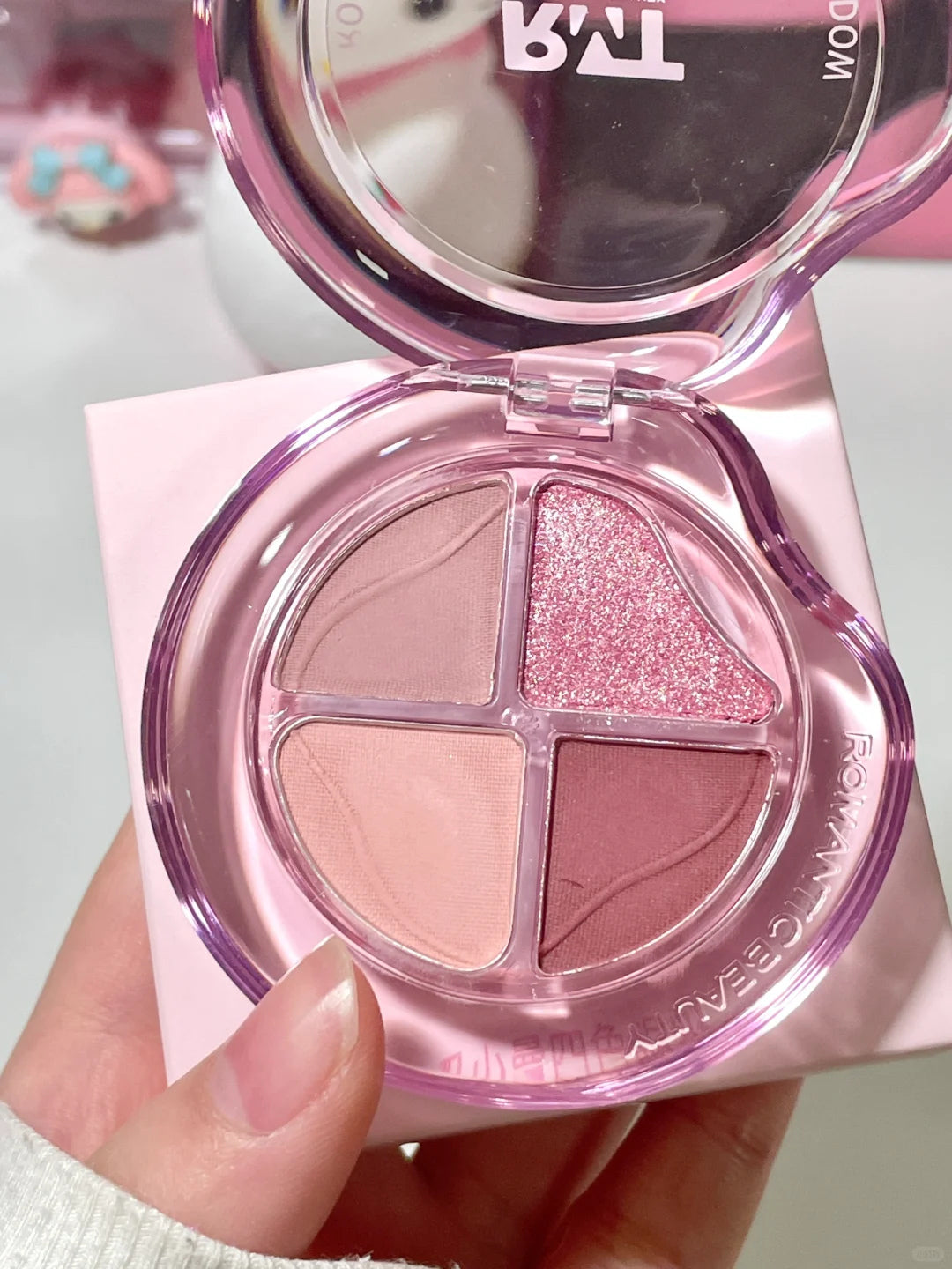 ROMANTIC BEAUTY Pink Bubble 4 Color Eyeshadow Palette T3881