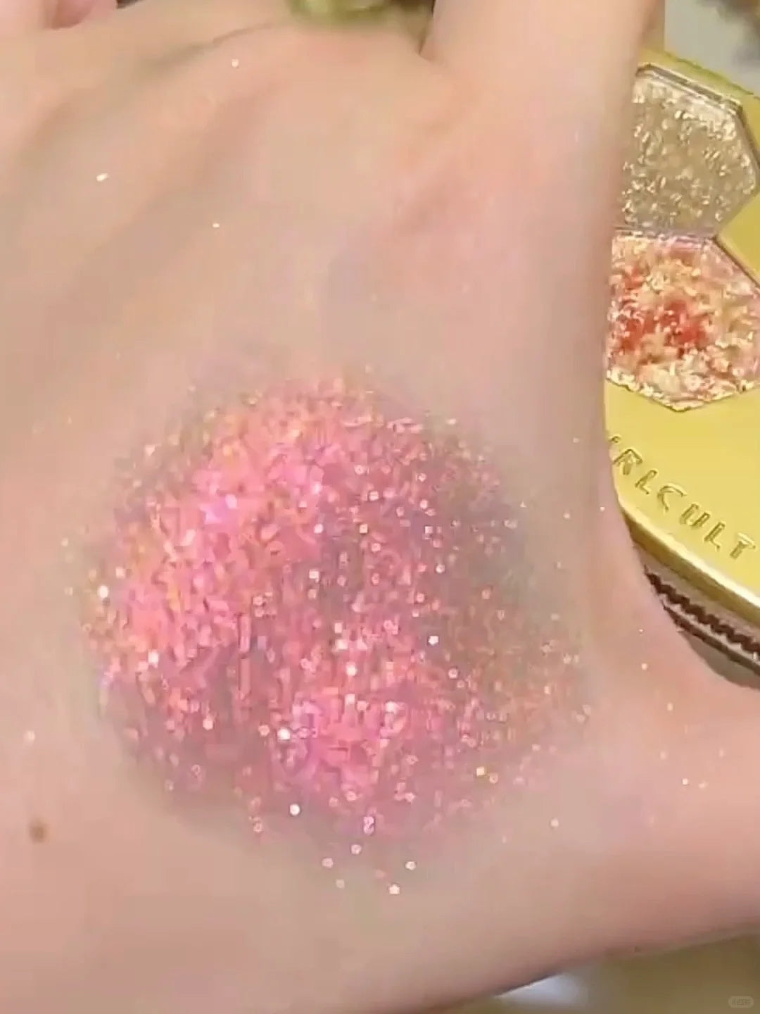 Girlcult Gold Digger Belle Series Fantasy Chameleon Eyeshadow Palette T3971