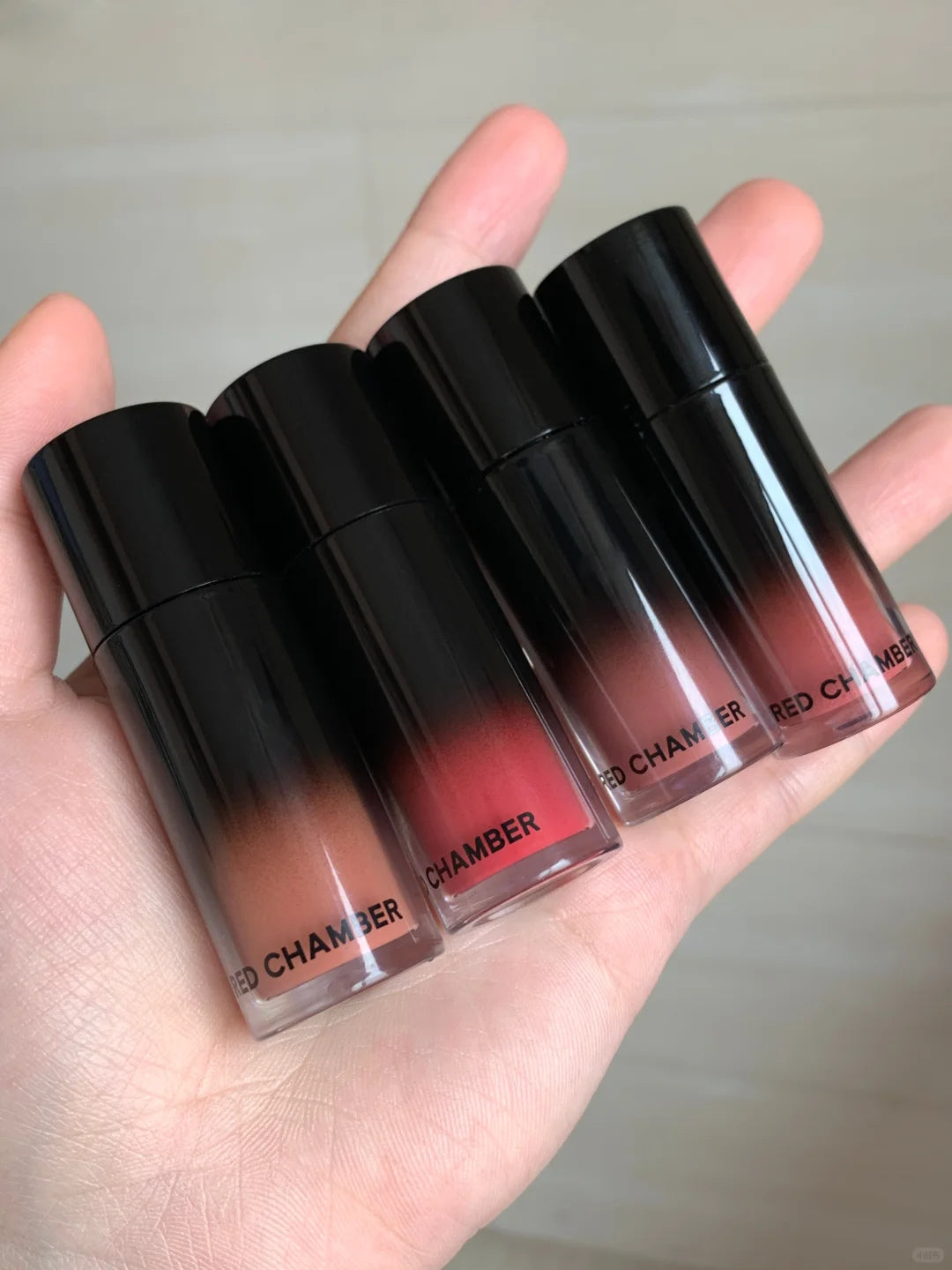 سائل مكياج متعدد الاستخدامات من ريد تشامبر لأحمر الخدود وظلال العيون وأحمر الشفاه T4000