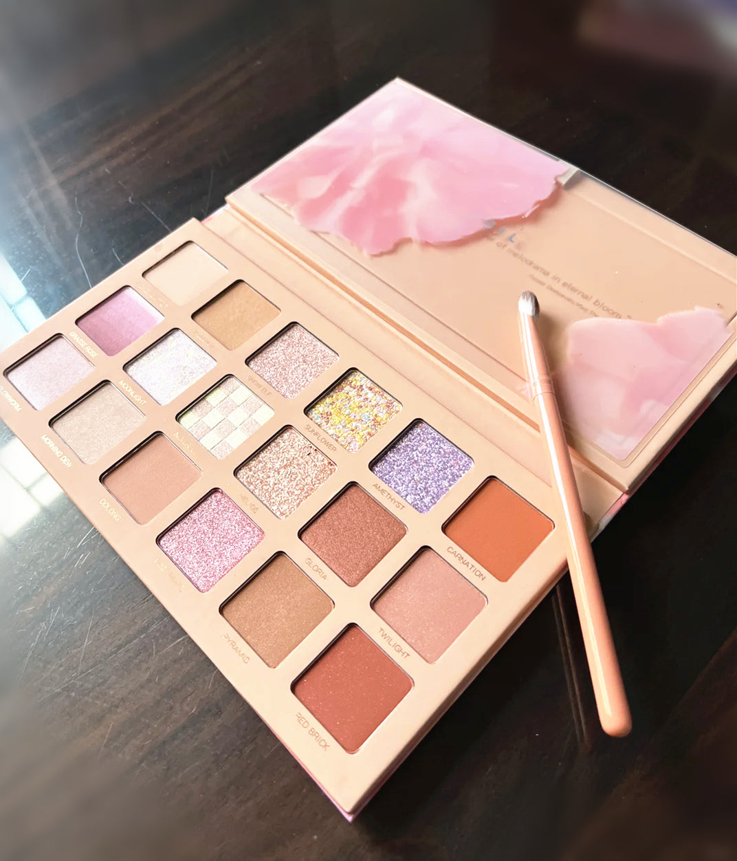 Heir Bloom In Dawn 18 Colors Eyeshadow Palette T4008