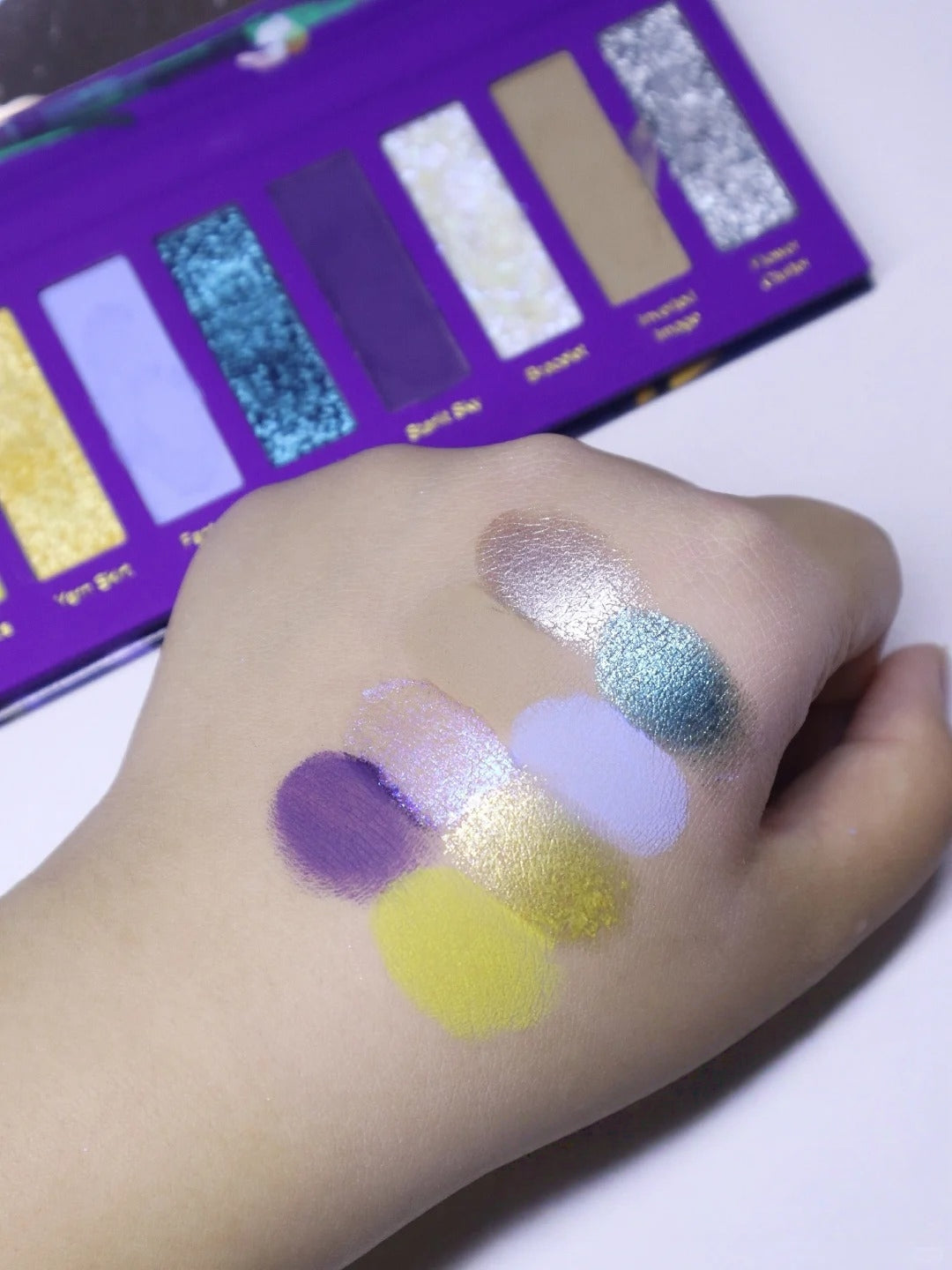 Narimi Midnight Narcissus 8-Color Chameleon Eyeshadow Palette (9.0
