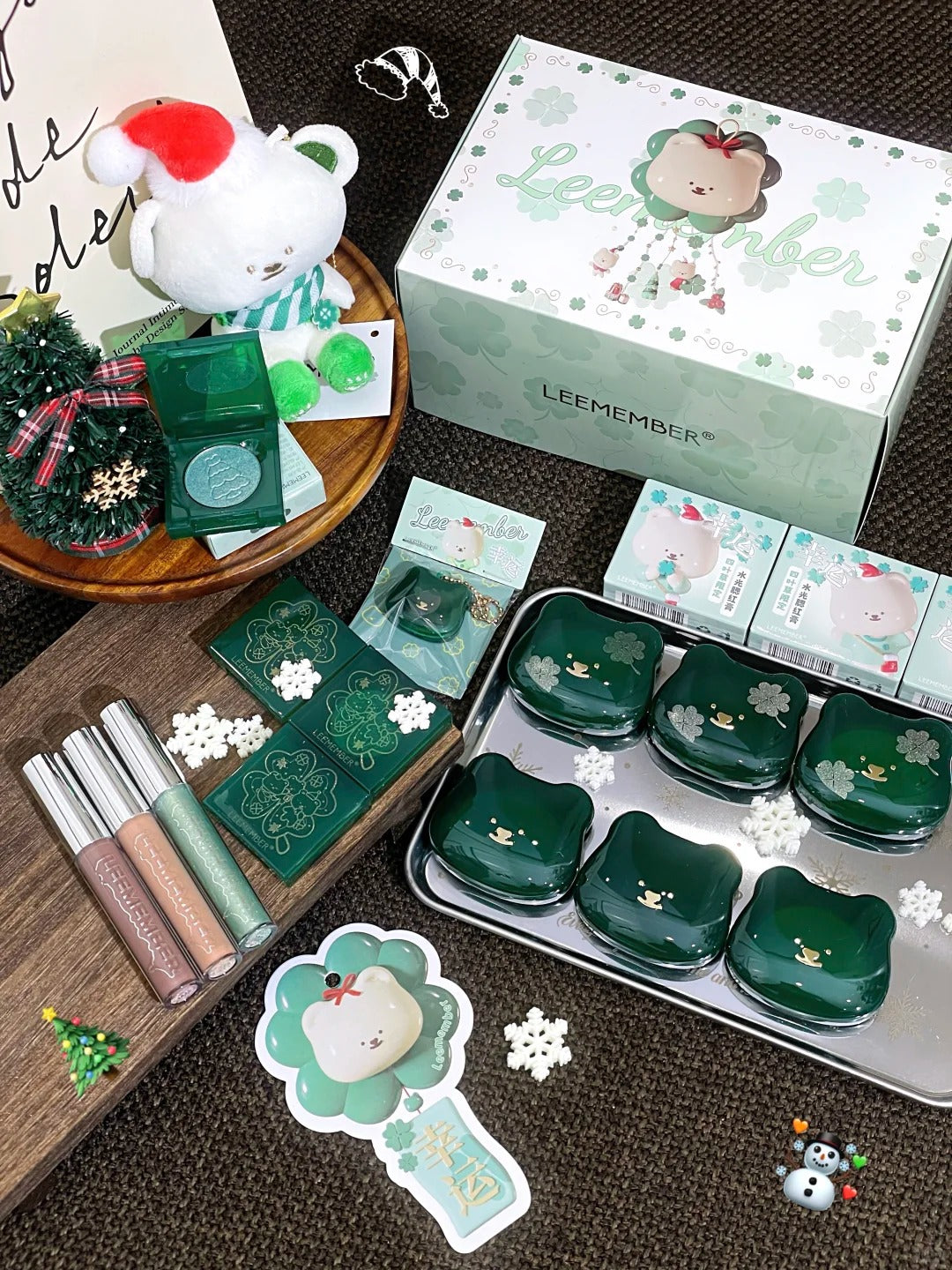 LEEMEMBER Christmas Four-leaf Clover Collection Makeup Gift Box T5370