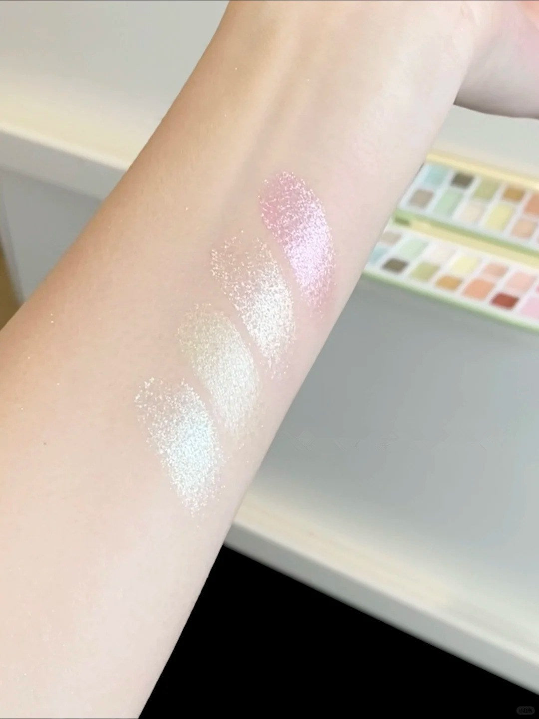QianYan Lime Cheese 16-Color Eyeshadow Palette T4349