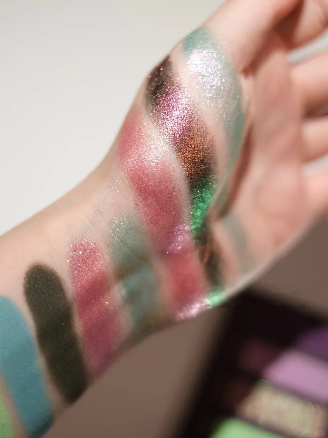 Narimi Night Spider 8-Color Chameleon Eyeshadow Palette (7.0) T4041