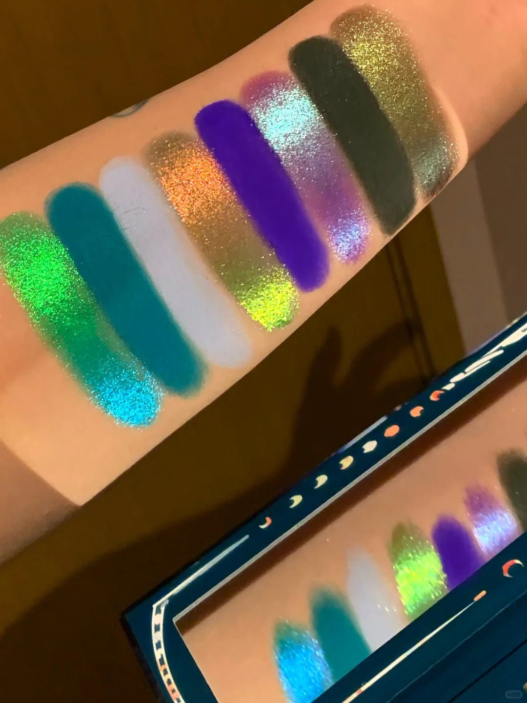 Narimi Misty Silver Lake 8-Color Chameleon Eyeshadow Palette (9.0) T5293