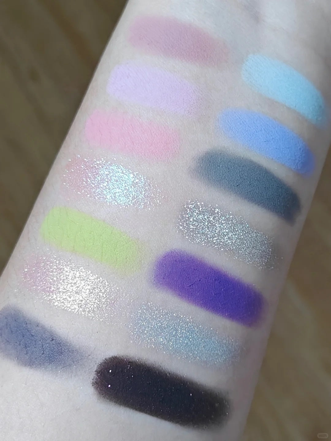 YIZHI Cloud Garden Collection #Mountain Mist Eyeshadow Palette T4994