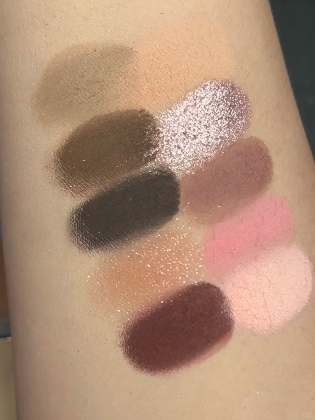 ROINGNEAO True Colors Opening Smoky Eyeshadow Palette T5137