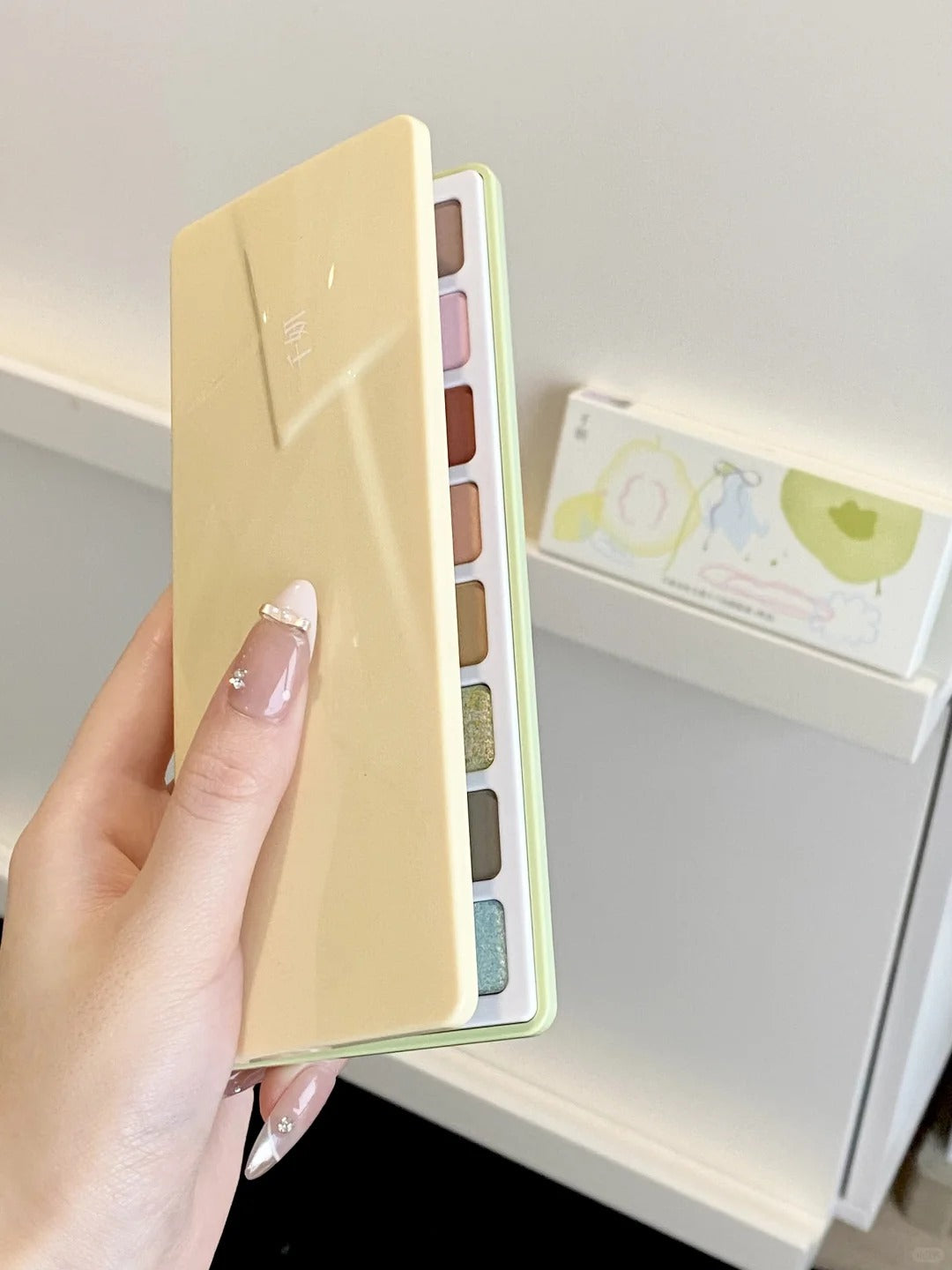 QianYan Lime Cheese 16-Color Eyeshadow Palette T4349