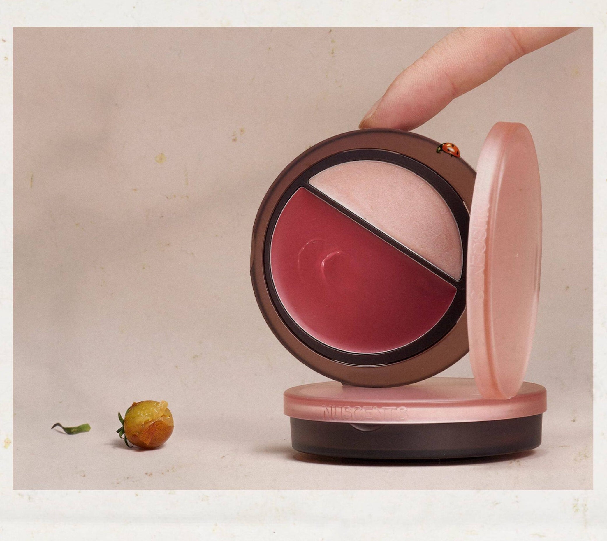 NUSCENTS Coucou Collection Dawn Glow Highlighter & Blusher Palette T5751