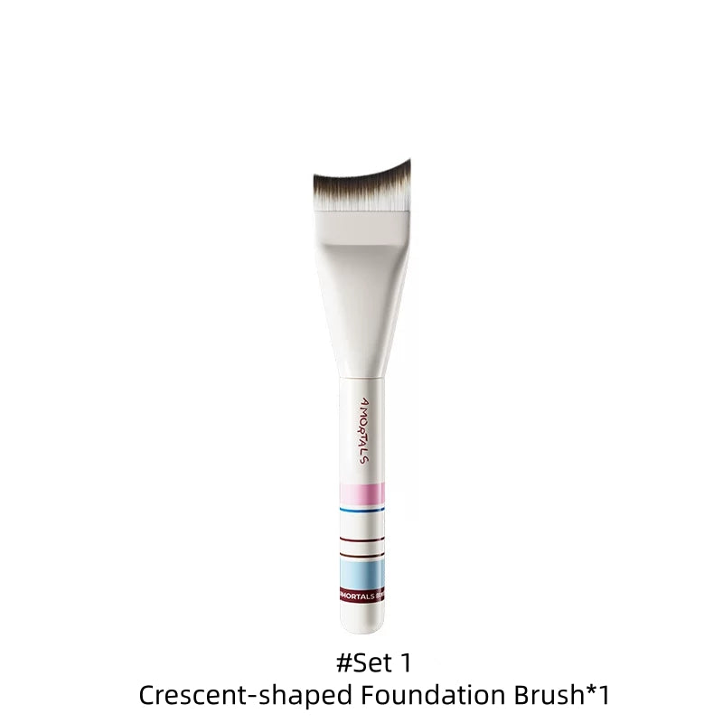 AMORTALS Flawless Crescent-shaped Foundation Brush T5741