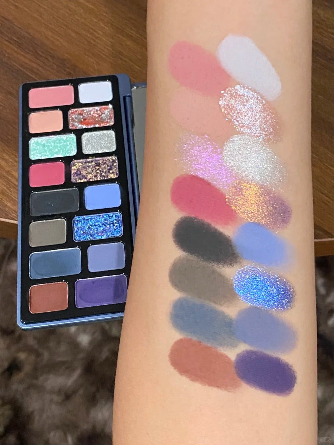 フェイスカラー CONSTELLATION DREAMS QianYan X Freya86 Breaking Cocoon #Star Core Eyeshadow Palette