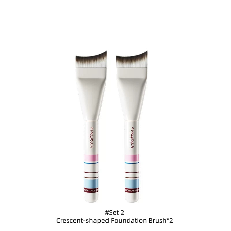 AMORTALS Flawless Crescent-shaped Foundation Brush T5741