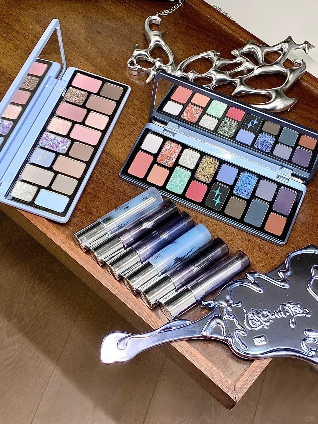 QianYan X Freya86 Breaking Cocoon #Star Core Eyeshadow Palette T5101