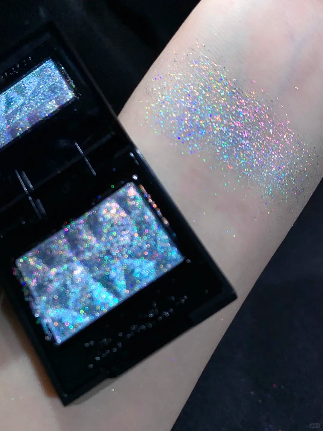 Cold N Wild Gradient Holographic Chameleon Eyeshadow #Like A Dream T5110