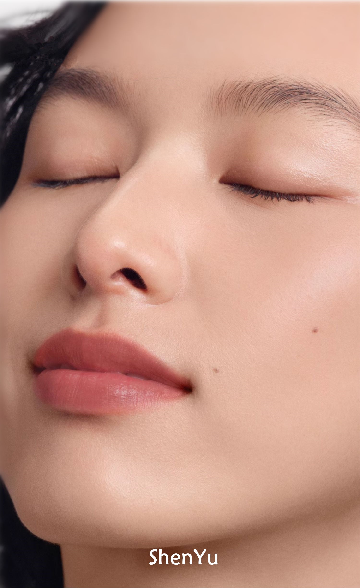 سائل مكياج متعدد الاستخدامات من ريد تشامبر لأحمر الخدود وظلال العيون وأحمر الشفاه T4000