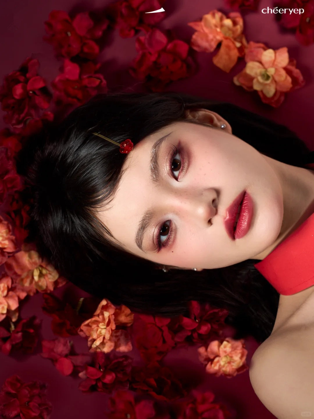 QianYan Red Camellia In Snow 16-Color Eyeshadow Palette T4193